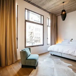 https://charlies-bed-breakfast.hotelsantwerp.net
